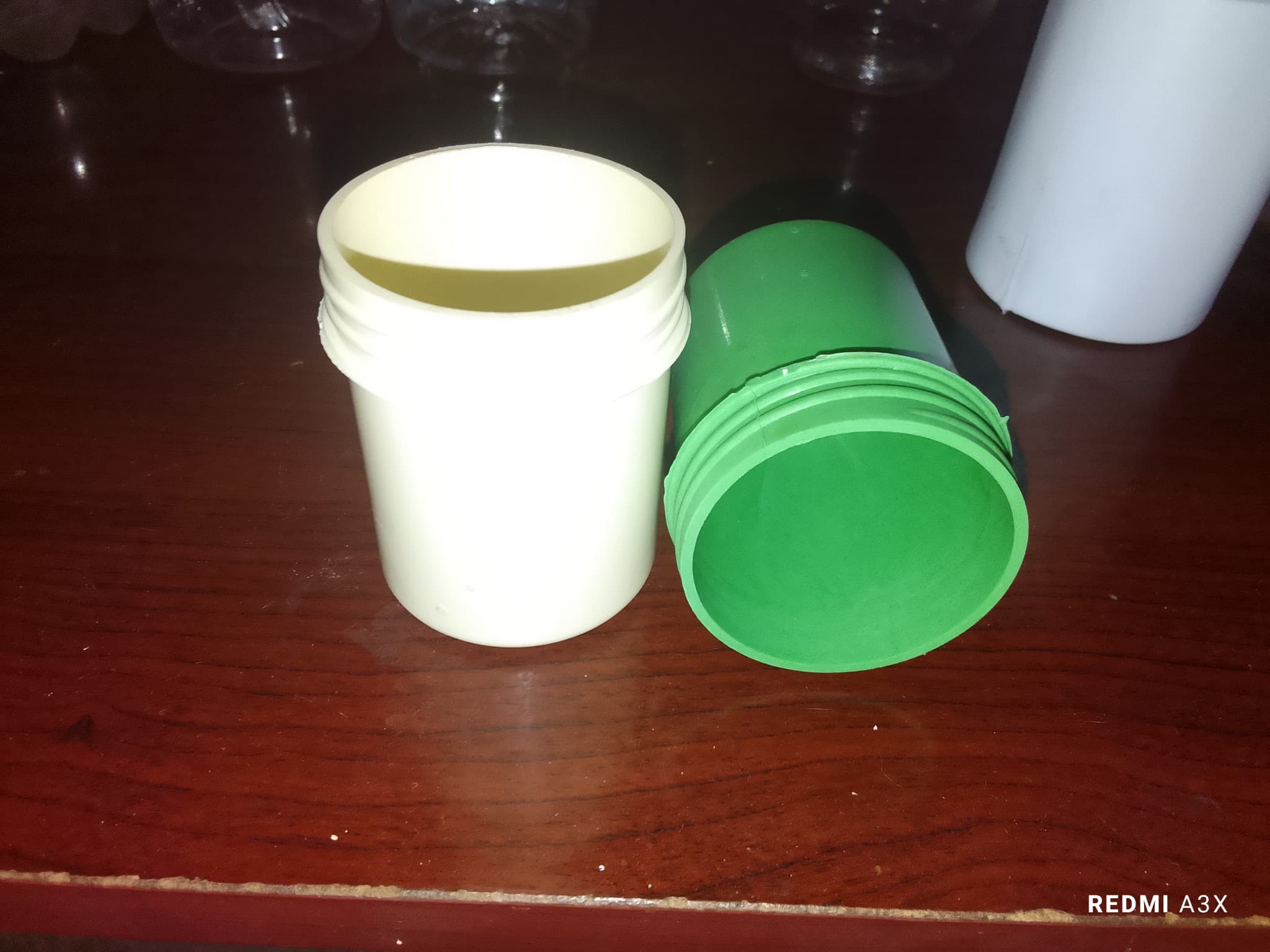 عبوات بلاستيكية